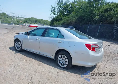 2014 Toyota Camry Le z USA, uszkodzony, nr VIN 4T4BF1FK9ER417320